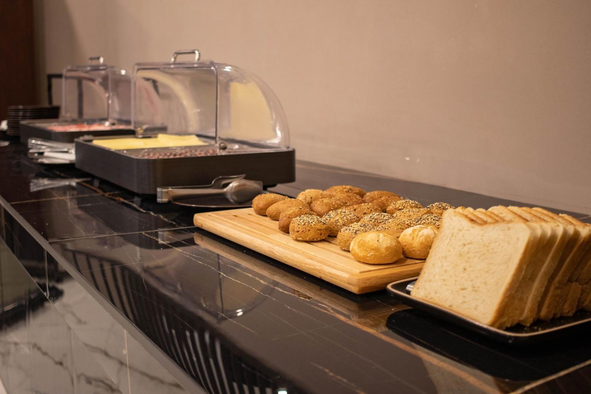 Emma Hotel Bologna Fiera غرانارولو ديلّيميليا المظهر الخارجي الصورة